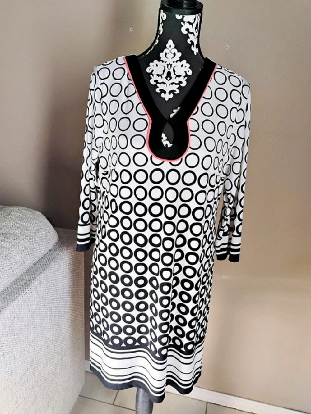 Signature Camryn Geometric Mini Dress in White & Black Size 12